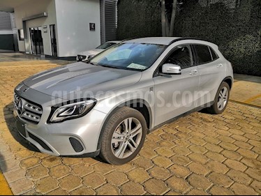 foto Mercedes Benz Clase GLA 200 CGI Aut usado (2020) color Plata Iridio precio $520,000