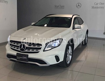 Foto Mercedes Benz Clase GLA 200 CGI usado (2018) color Blanco precio $429,900