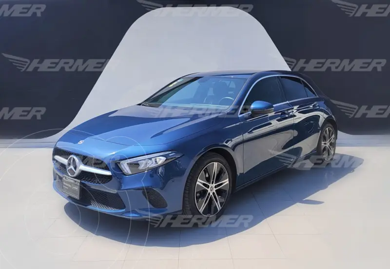 Foto Mercedes Clase A Hatchback 200 Progressive usado (2022) color Azul precio $649,900