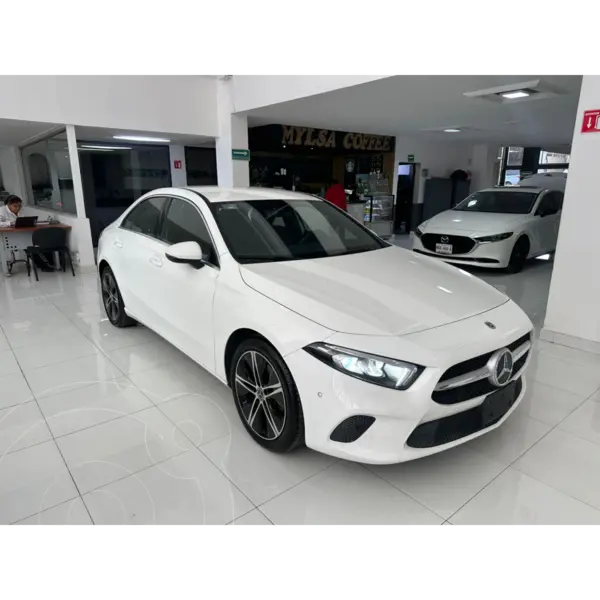 Foto Mercedes Clase A Hatchback 200 Progressive usado (2022) color Blanco precio $450,000