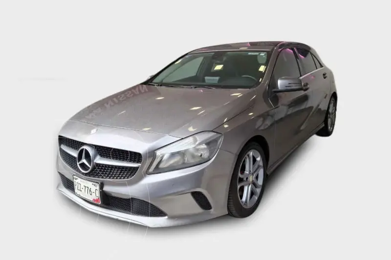 Foto Mercedes Clase A Hatchback 200 Style usado (2017) color Gris precio $300,000