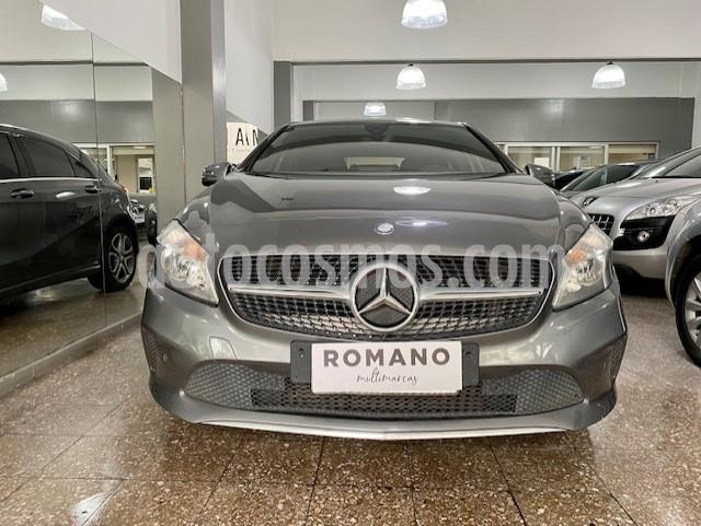 Mercedes Clase A 200 Urban Aut usado (2017) color Gris Montana precio u$s27.000