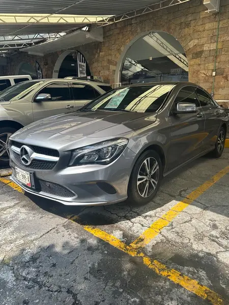 Foto Mercedes Clase CLA 200 CGI Sport usado (2016) color Gris precio $355,000
