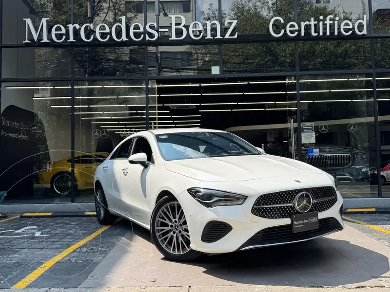 Foto Mercedes Clase CLA 200 Progressive usado (2024) color Blanco financiado en mensualidades(enganche $330,220 mensualidades desde $14,186)