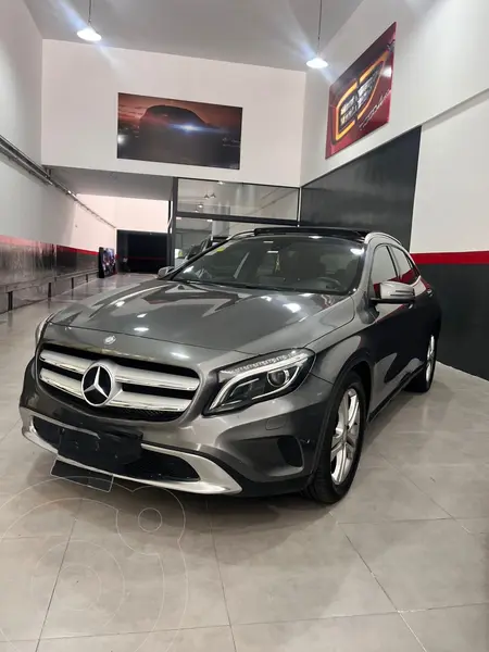 Foto Mercedes Clase GLA 200 Urban Aut usado (2016) color Gris Montana precio u$s26.000