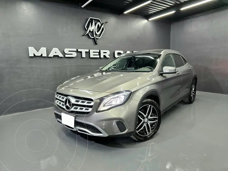 Foto Mercedes Clase GLA 200 CGI Sport Aut usado (2018) color plateado precio $348,000