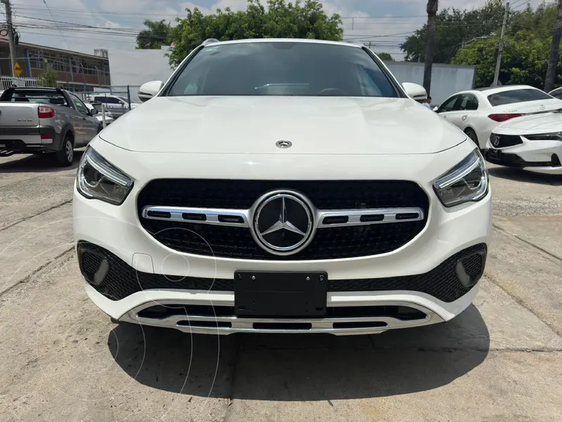 Foto Mercedes Clase GLA 200 Progressive usado (2023) color Blanco precio $750,000