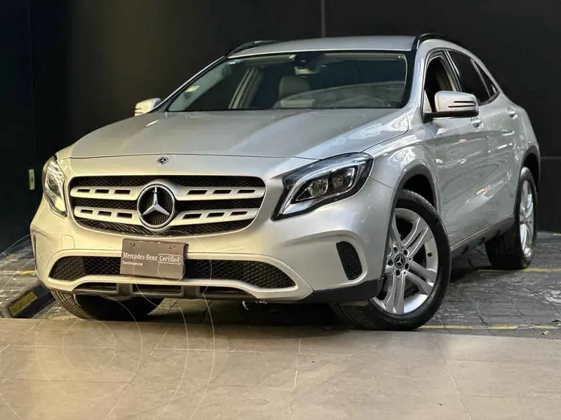 Foto Mercedes Clase GLA 200 CGI usado (2018) color Plata precio $445,000