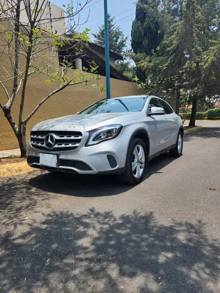 Foto Mercedes Clase GLA 200 CGI Aut usado (2018) color Gris Tenorita precio $375,900