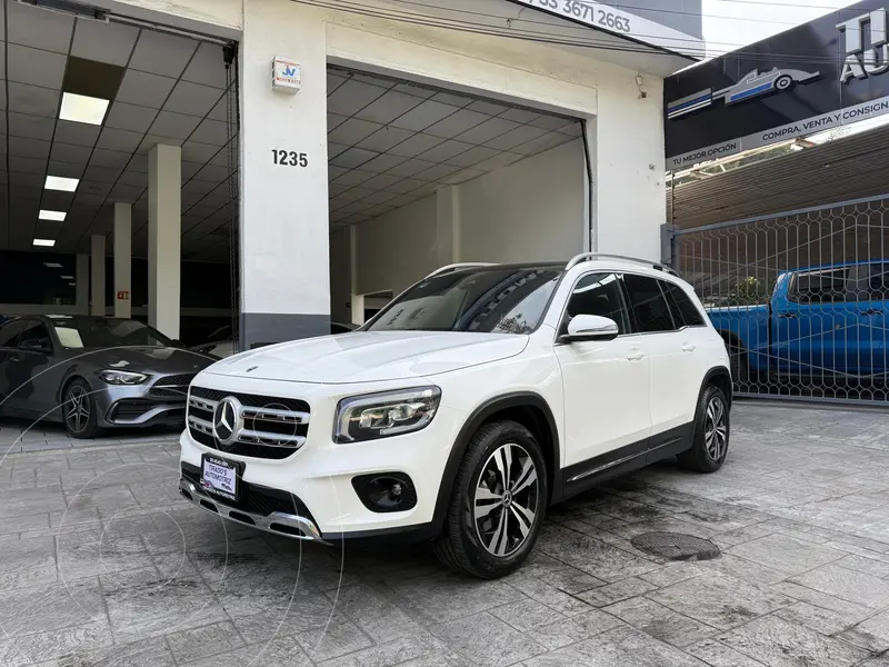 Foto Mercedes Clase GLB 250 Progressive 4MATIC usado (2021) color Blanco financiado en mensualidades(enganche $116,000 mensualidades desde $16,618)