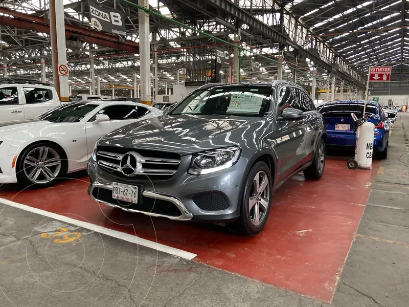 Foto Mercedes Clase GLC 300 Off Road usado (2018) color Gris financiado en mensualidades(enganche $120,000 mensualidades desde $9,625)