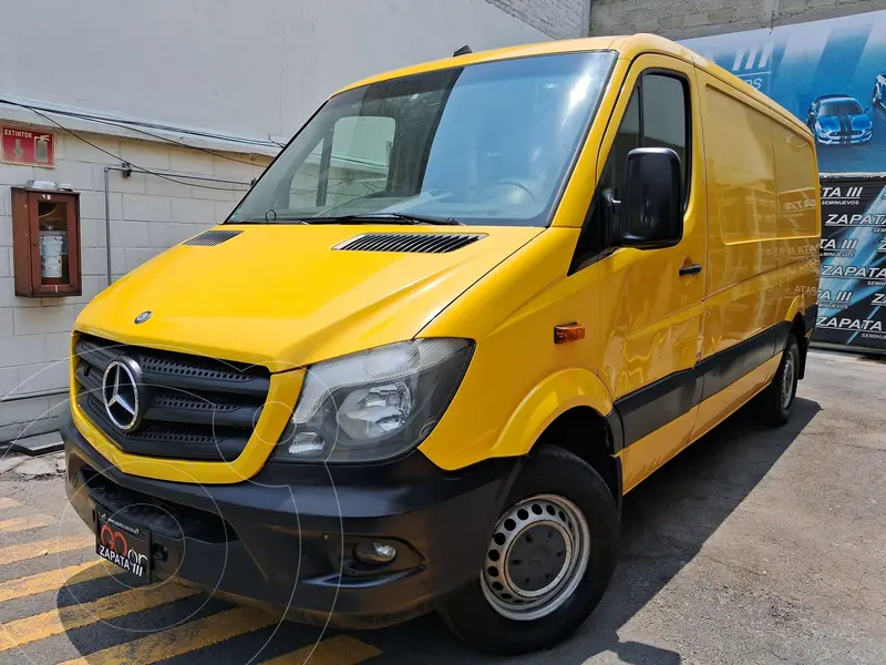 Foto Mercedes Sprinter VAN Cargo 415 usado (2016) color Amarillo precio $423,000