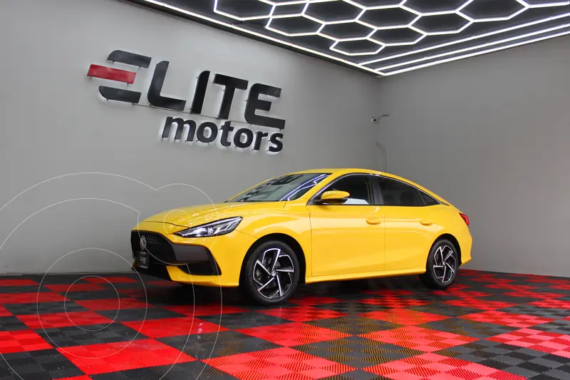 Foto MG MG GT Alpha usado (2023) color Amarillo precio $284,900