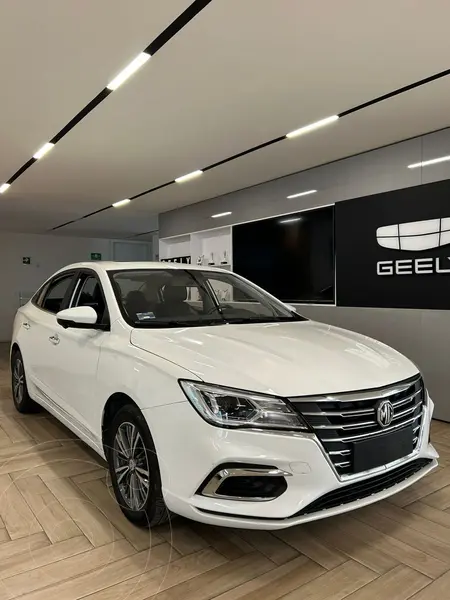 Foto MG MG5 Elegance Aut usado (2023) color Blanco financiado en mensualidades(enganche $91,541 mensualidades desde $3,852)