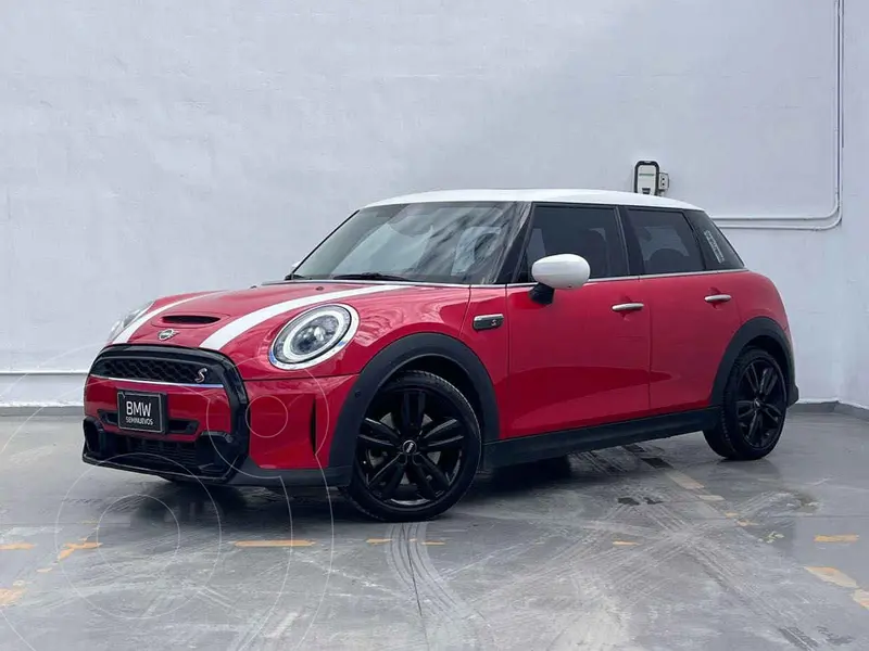 Foto MINI 5 Puertas Cooper Classic Aut usado (2024) color Rojo financiado en mensualidades(enganche $122,980 mensualidades desde $12,132)