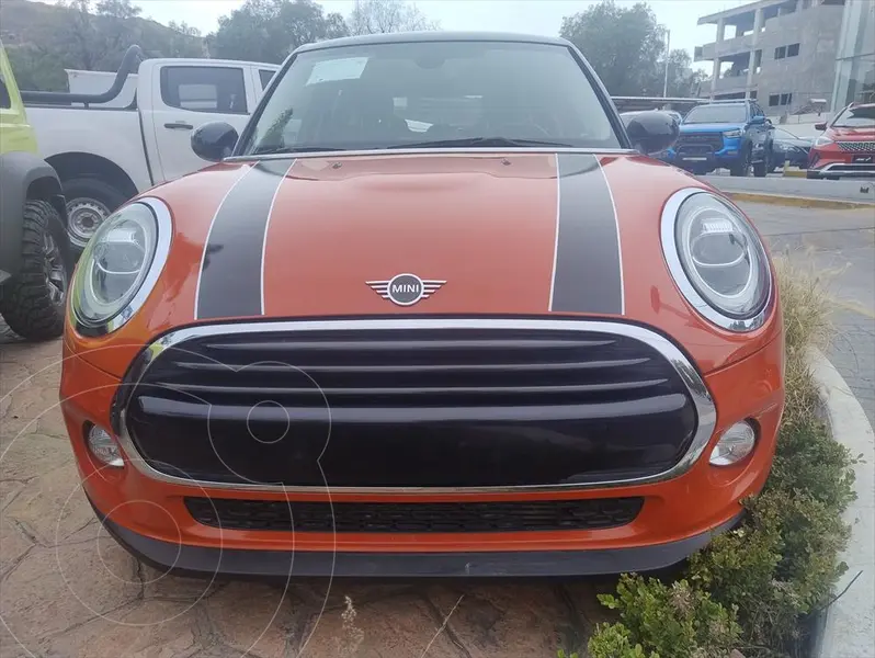 Foto MINI Cooper 5 Puertas COOPER CHILI AT usado (2020) color Naranja precio $398,000