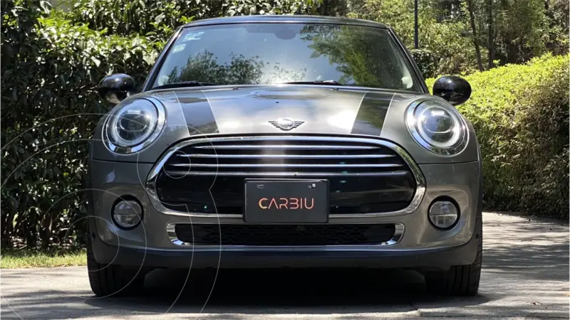 Foto MINI Cooper 5 Puertas Pepper Aut usado (2019) color Gris precio $268,999