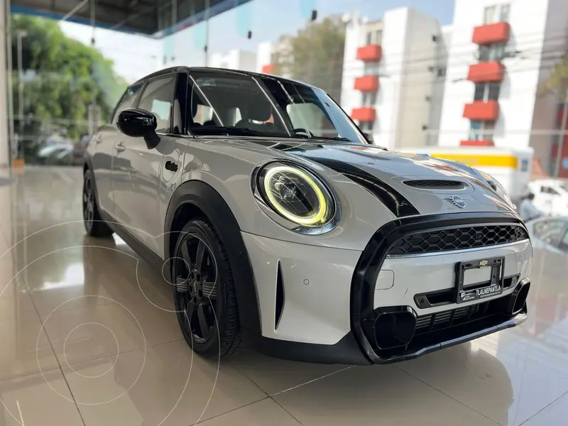 Foto MINI Cooper Clubman Classic Aut usado (2022) color plateado precio $445,000