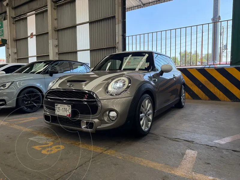 Foto MINI Cooper S Hot Chili 5 Puertas Aut usado (2018) color Gris financiado en mensualidades(enganche $70,000 mensualidades desde $6,300)