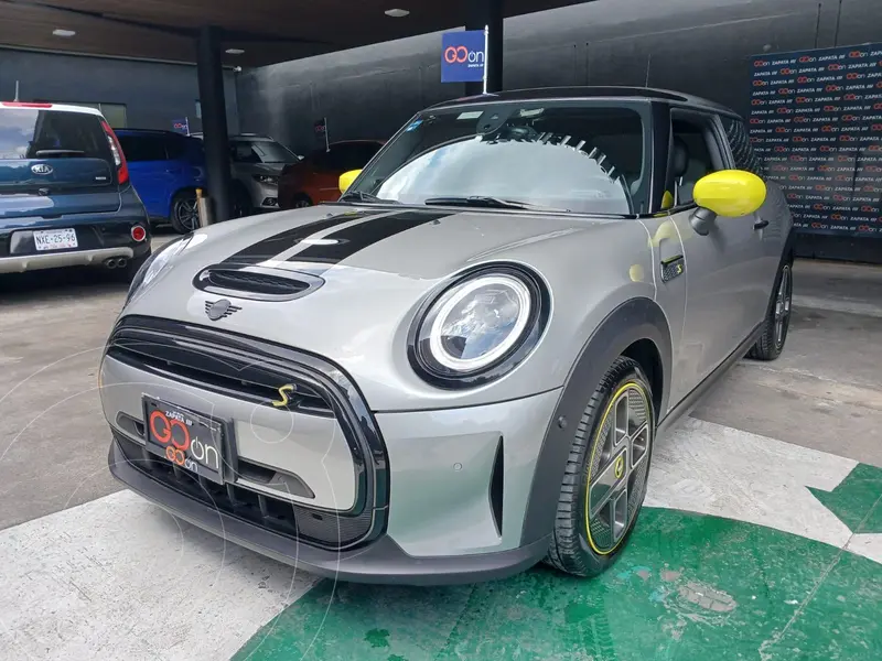 Foto MINI Cooper Iconic SE usado (2024) color plateado financiado en mensualidades(enganche $159,412 mensualidades desde $12,190)