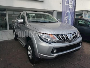 Mitsubishi Motors L200 GLS GASOLINA DOBLE CABINA 4X2 usado (2016) color Plata precio $230,000