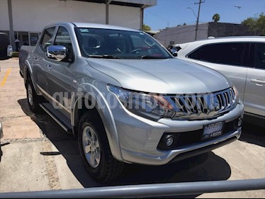 Mitsubishi L200 4x2 2.4L Cabina Doble usado (2016) color Plata precio $259,000