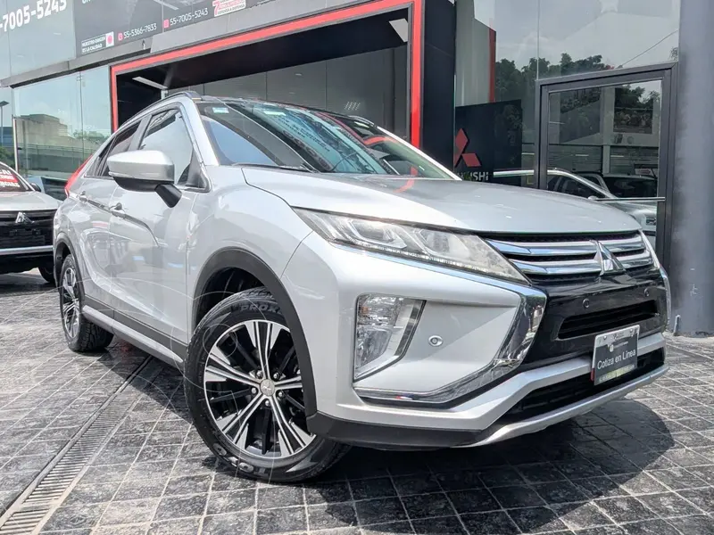 Foto Mitsubishi Eclipse Cross Limited usado (2020) color plateado precio $320,000