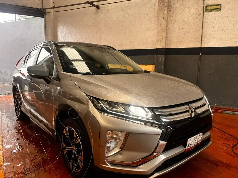Foto Mitsubishi Eclipse Cross GLS usado (2019) color plateado precio $295,000