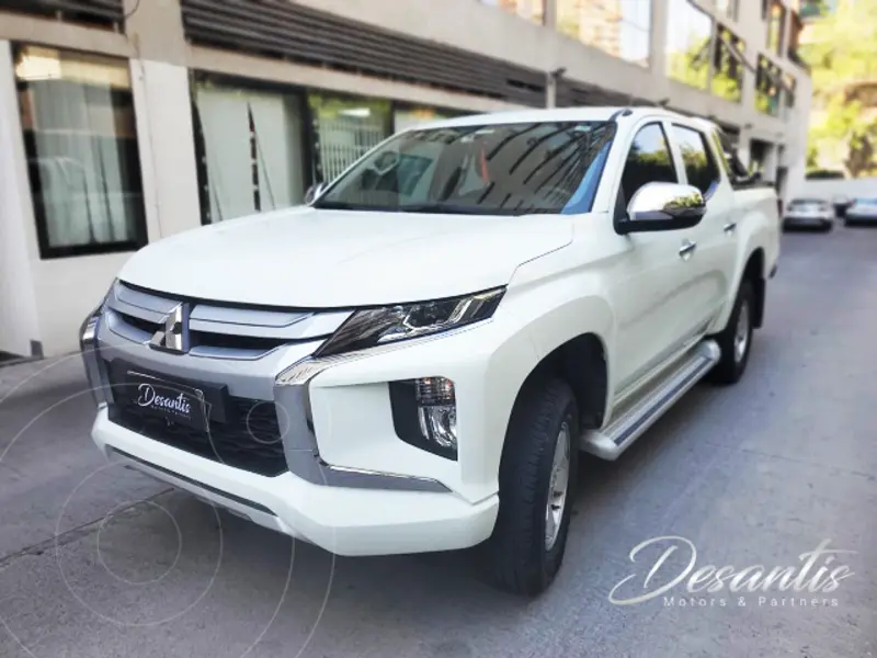 Foto Mitsubishi L-200 2.4L Katana CR 4X2 usado (2019) color Blanco precio $19.880.000