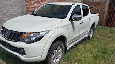 Mitsubishi L200 4x2 2.4L Cabina Doble usado (2017) color Blanco precio $280,000