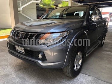 Foto venta Auto usado Mitsubishi L200 4x2 2.4L Cabina Doble (2017) color Gris precio $289,000