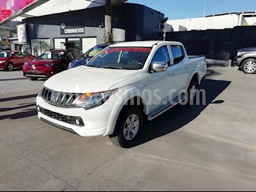 Foto venta Auto usado Mitsubishi L200 4x2 2.4L Cabina Doble (2017) color Blanco precio $289,000