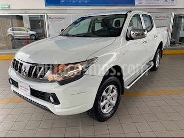 foto Mitsubishi L200 4x4 2.5L DI-D Cabina Doble usado (2017) color Blanco precio $324,900