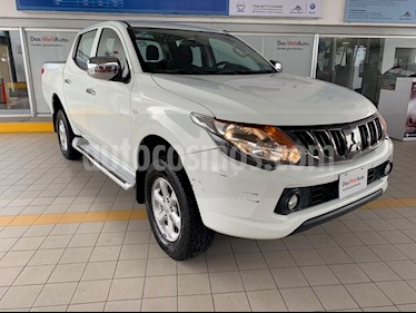 Foto Mitsubishi L200 4x4 2.5L DI-D Cabina Doble usado (2017) color Blanco precio $334,900