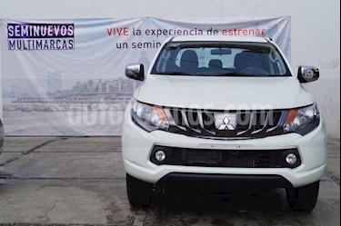 foto Mitsubishi L200 4x4 2.5L DI-D Cabina Doble usado (2017) color Blanco precio $399,900