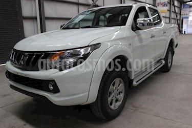 foto Mitsubishi L200 GLS 4x2 Gasolina usado (2018) color Blanco precio $299,000