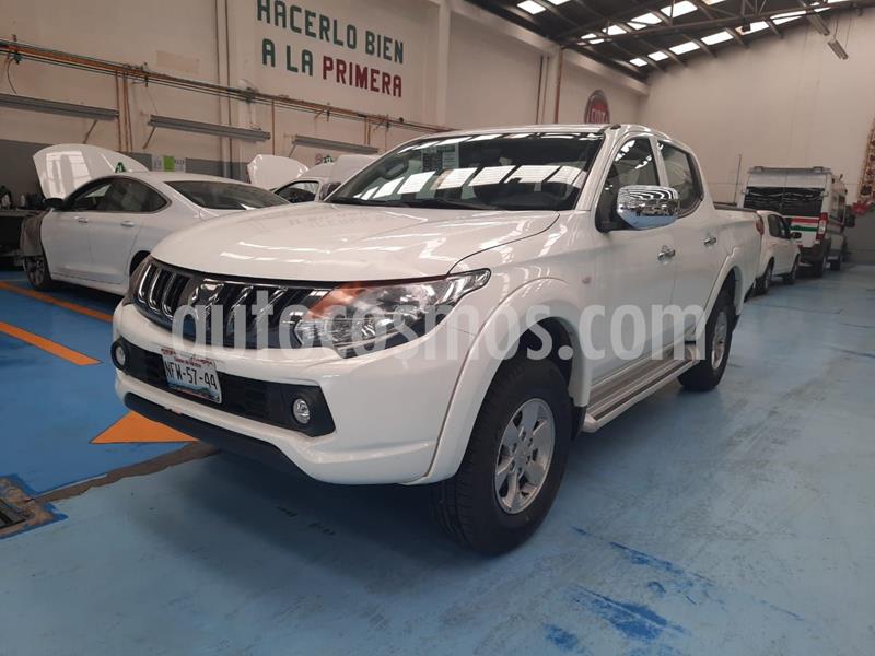 Foto Mitsubishi L200 4x2 2.4L Cabina Doble usado (2018) color Blanco precio $330,000