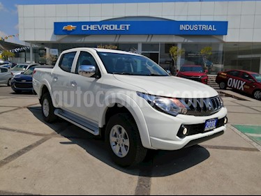Mitsubishi L200 4x2 2.4L Cabina Doble usado (2018) color Blanco precio $349,000