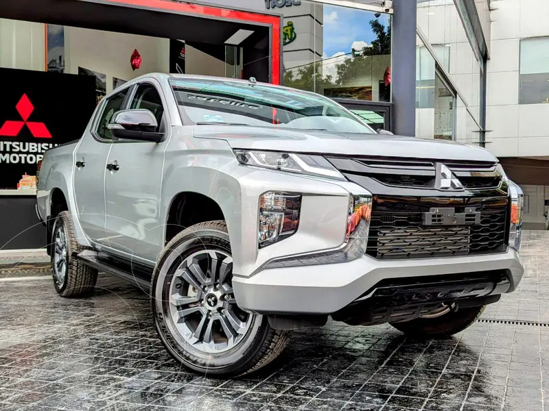 Foto Mitsubishi L200 GLS Diesel  4x4 Aut usado (2024) color plateado precio $670,163