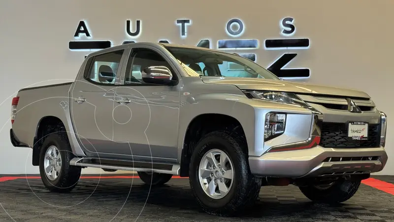 Foto Mitsubishi L200 GLX Diesel 4x4 usado (2022) color plateado financiado en mensualidades(enganche $81,180 mensualidades desde $8,695)