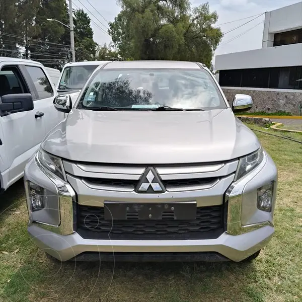 Foto Mitsubishi L200 GLS 4x2 Gasolina usado (2020) color Plateado precio $340,000