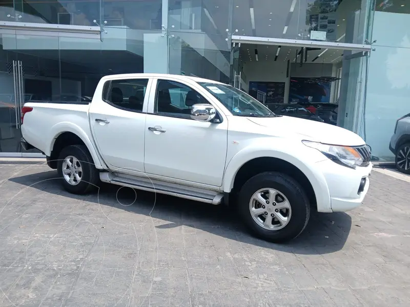 Foto Mitsubishi L200 GLS 4x2 Gasolina usado (2019) color Blanco financiado en mensualidades(enganche $112,860 mensualidades desde $4,749)