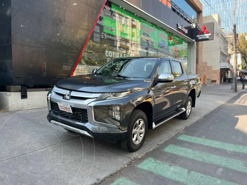 Foto Mitsubishi L200 GLX Diesel 4x4 usado (2021) color Gris precio $369,000