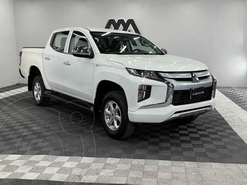 Foto Mitsubishi L200 GLX Diesel 4x4 usado (2023) color Blanco precio $389,999