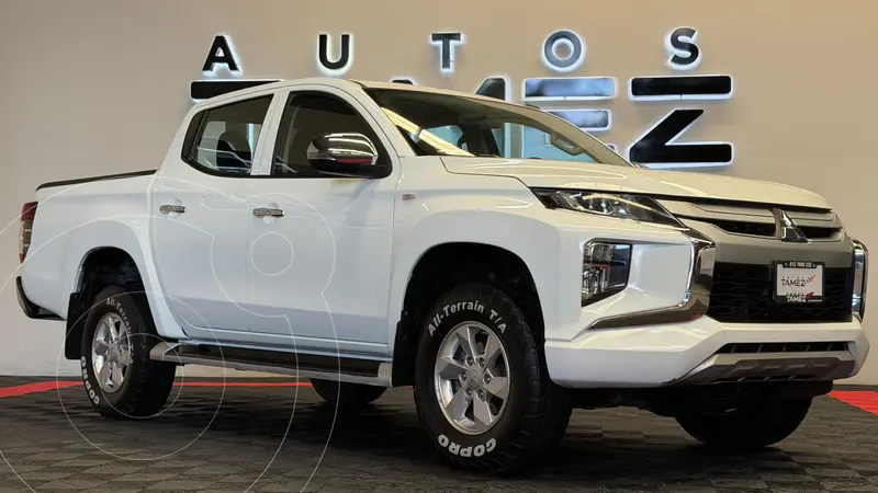 Foto Mitsubishi L200 GLX 4x2 usado (2022) color Blanco financiado en mensualidades(enganche $75,900 mensualidades desde $8,130)