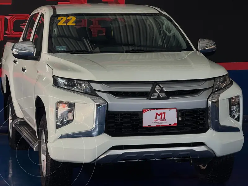 Foto Mitsubishi L200 GLX 4x2 usado (2022) color Blanco financiado en mensualidades(enganche $65,760)