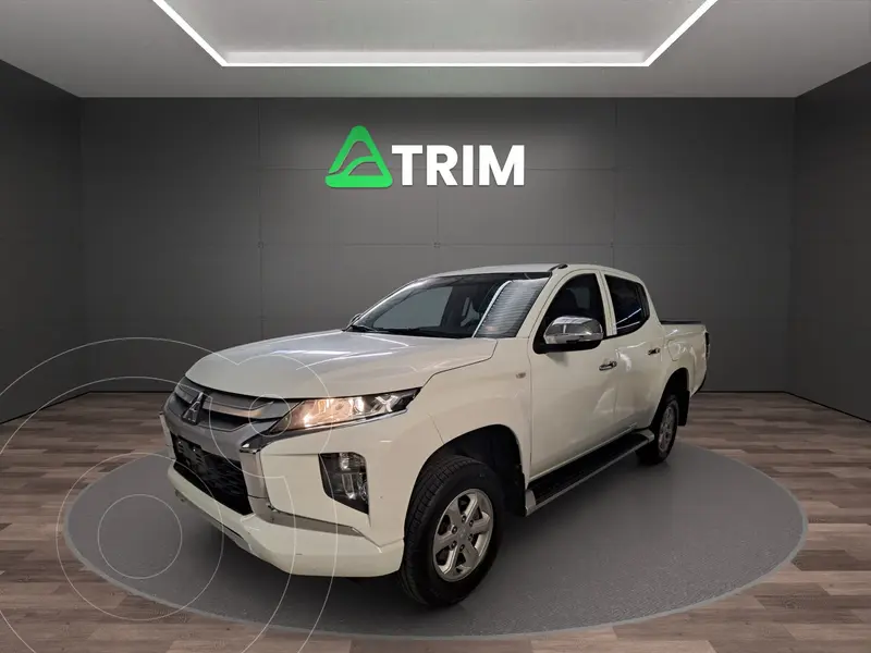 Foto Mitsubishi L200 GLX Diesel 4x4 usado (2022) color Blanco precio $375,999