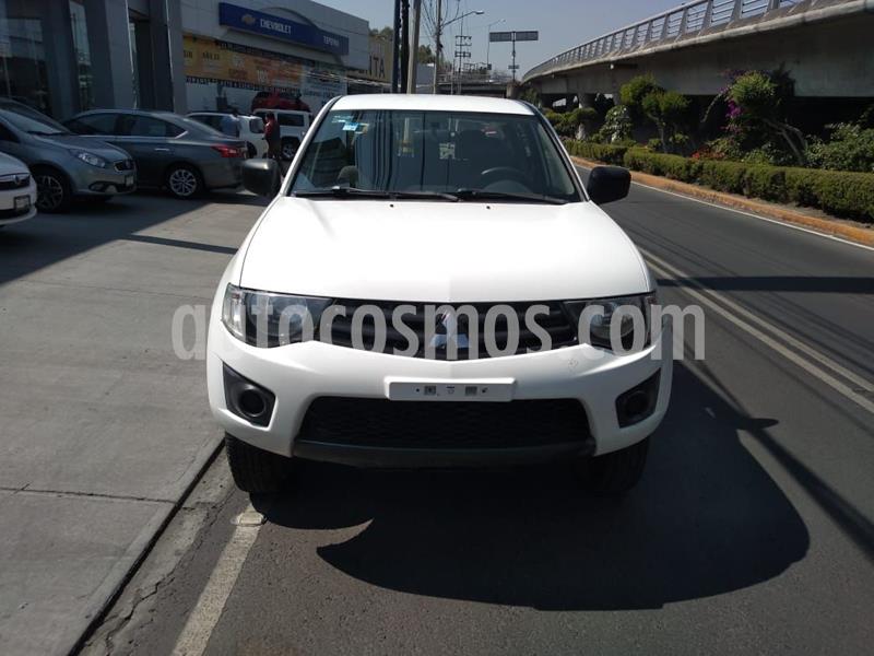 Mitsubishi L200 4x2 2.4L Cabina Doble usado (2015) color Blanco precio $208,000