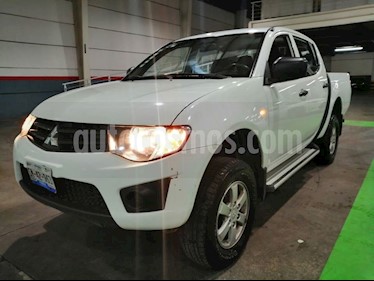 Foto Mitsubishi L200 4x2 2.5L DI-D Cabina Doble usado (2015) color Blanco precio $249,000