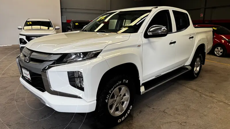 Foto Mitsubishi L200 GLX 4x2 usado (2022) color Blanco financiado en mensualidades(enganche $81,180 mensualidades desde $8,695)